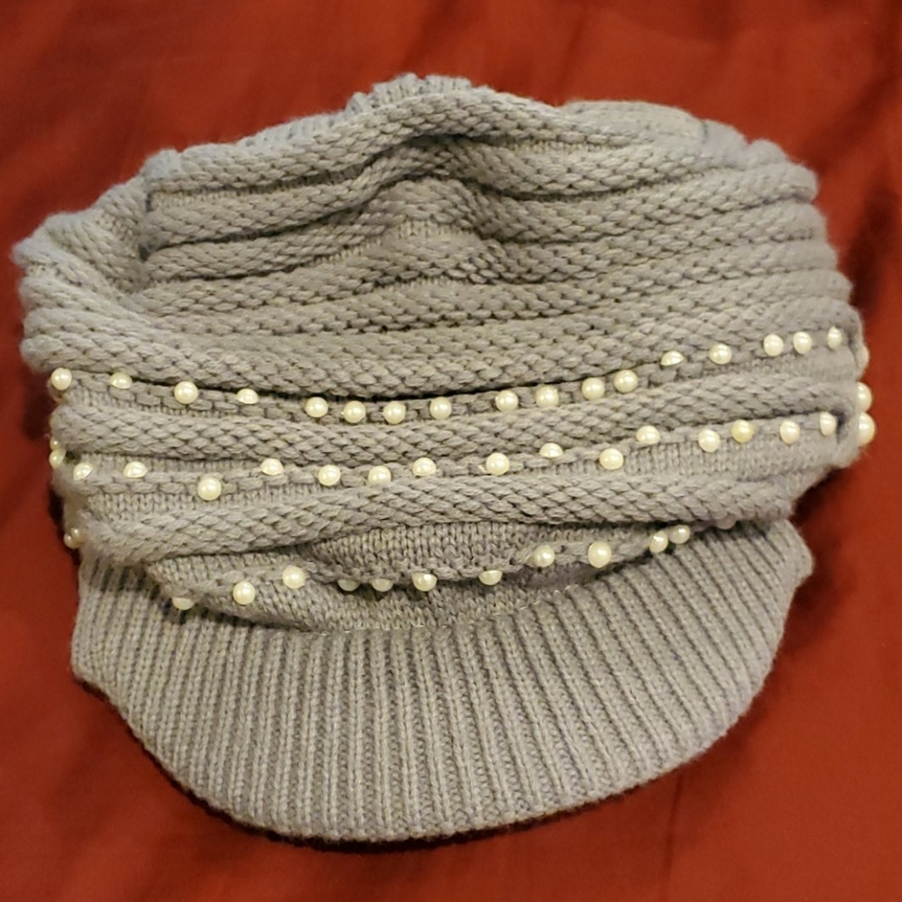 NWOT Gray beaded hat